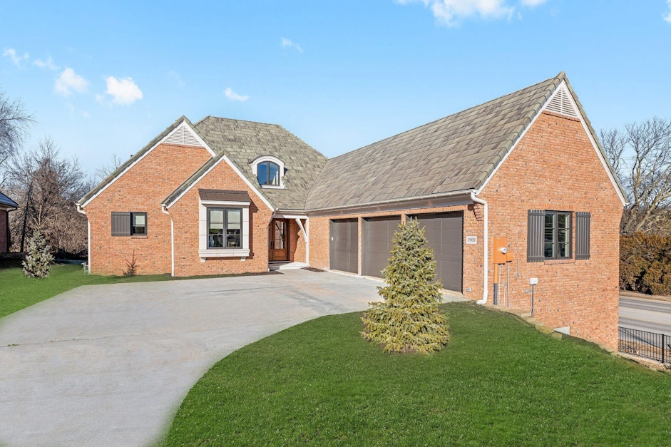 1900 West 114th Street, Leawood, KS 66211, Presented by SUZY GOLDSTEIN